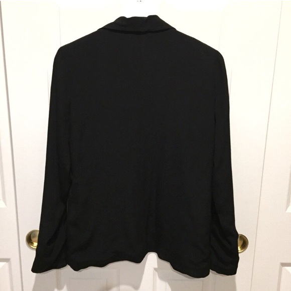 **SOLD** Olive & Oak Relaxed Blazer - Black - Picture 3 of 7